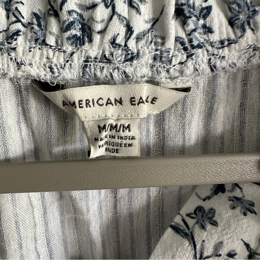 NWT American Eagle Outfitters Blue and White Floral Crop Top Medium - Picture 2 of 12